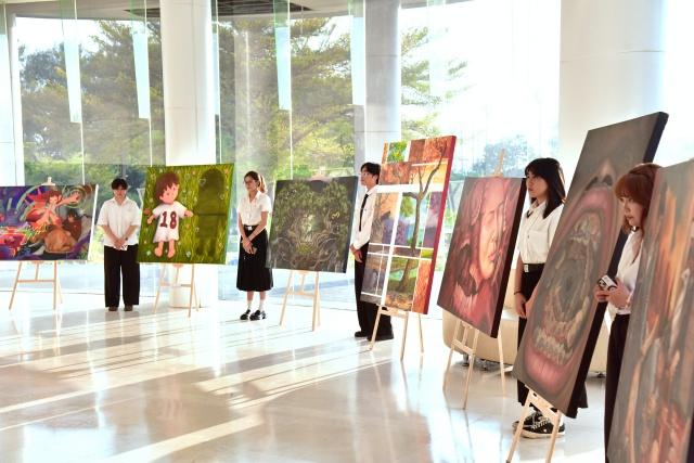 เฉิดฉายพื้นที่ปล่อยแสงโชว์งานศิลปินรุ่นใหม่มทร.ธัญบุรี