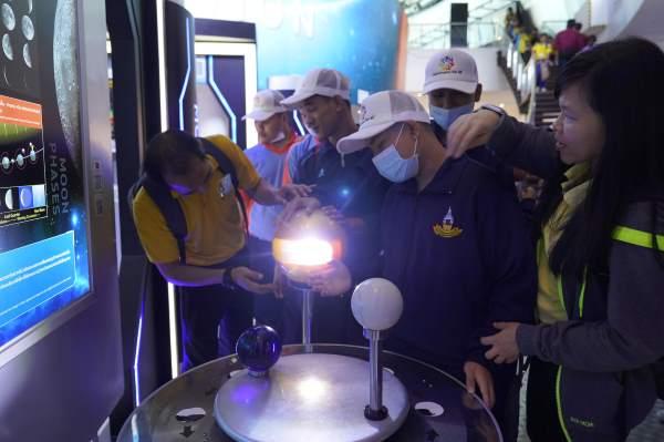 NARIT นำนักเรียนคนตาบอดภาคเหนือฯเรียนรู้ดาราศาสตร์