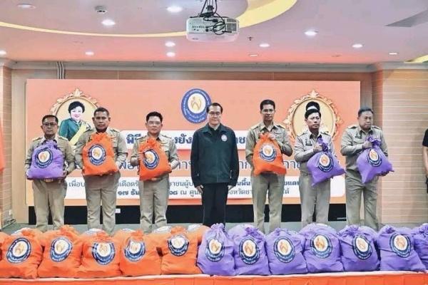 มูลนิธิอาสาเพื่อนพึ่ง (ภาฯ) มอบถุงยังชีพช่วยผู้ประสบอุทกภัยชายแดนภาคใต้