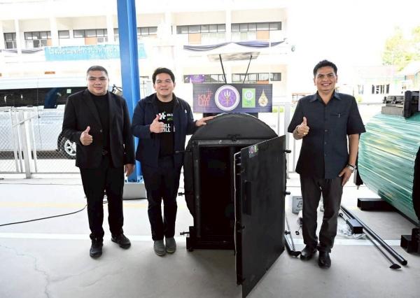 ของขวัญ อว. ศูนย์เรียนรู้โดรน เตาไบโอชาร์สู้ฝุ่นPM2.5