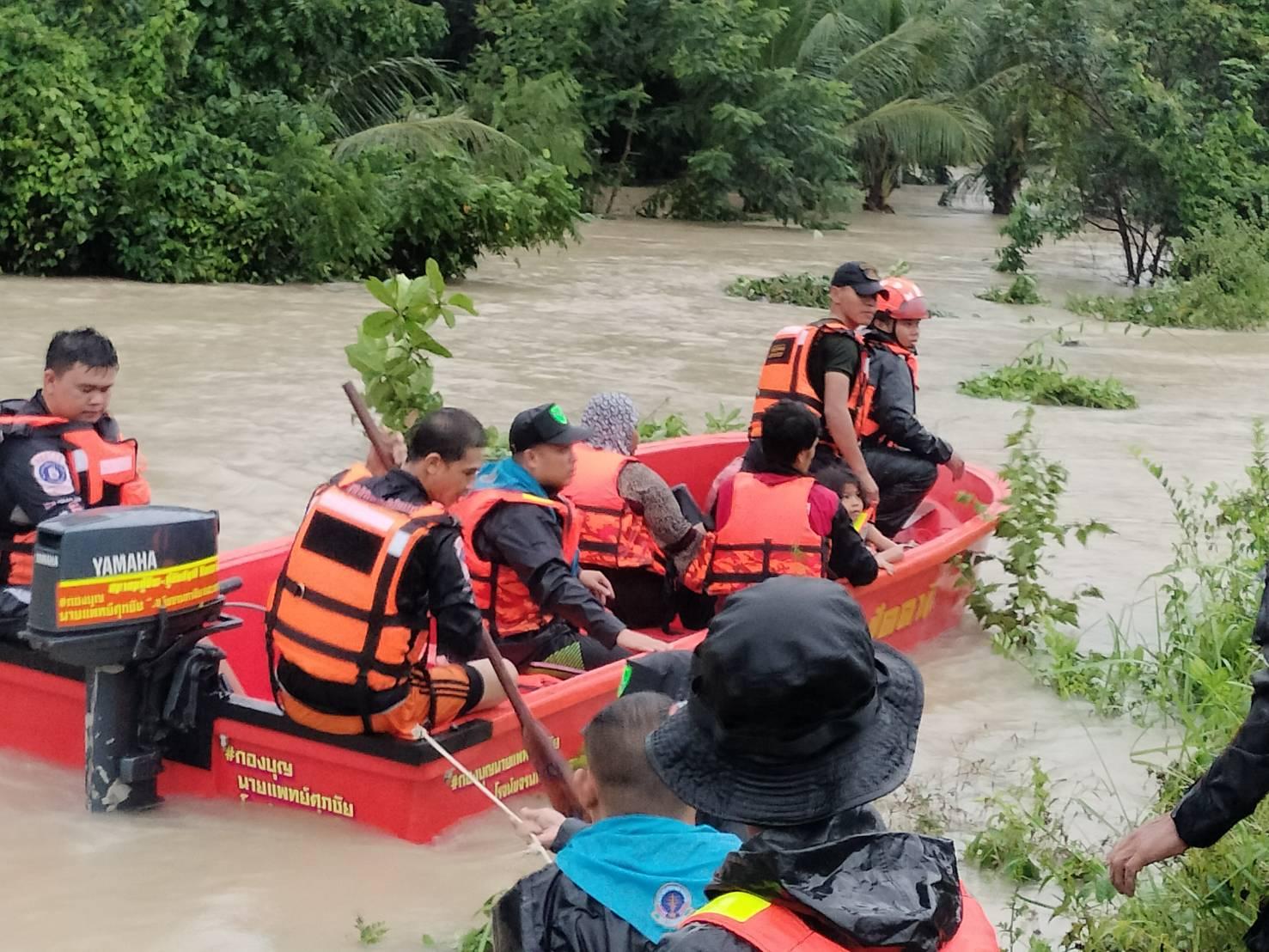 ชายแดนใต้เผชิญฝนหนักน้ำท่วมแล้ว