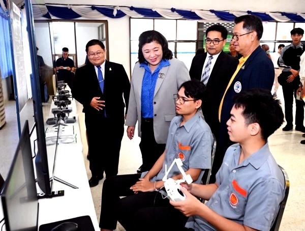 ชูเทคนิคสุโขทัยศูนย์การเรียนรู้เทคโนโลยีโดรน