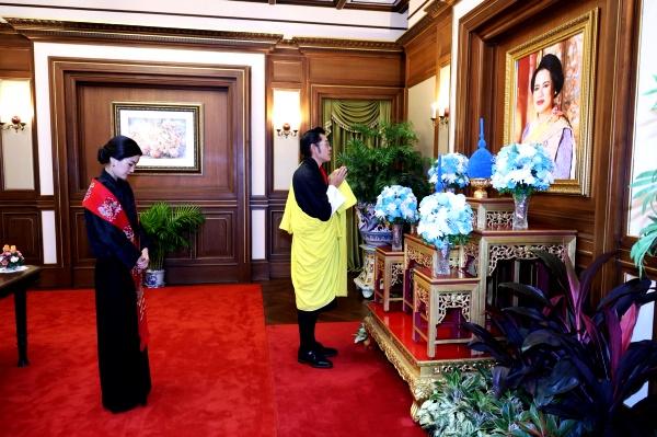 สมเด็จพระราชาธิบดี-พระราชินีภูฏาน เสด็จถวายราชสักการะพระบรมศพ สมเด็จพระราชชนนีพันปีหลวง